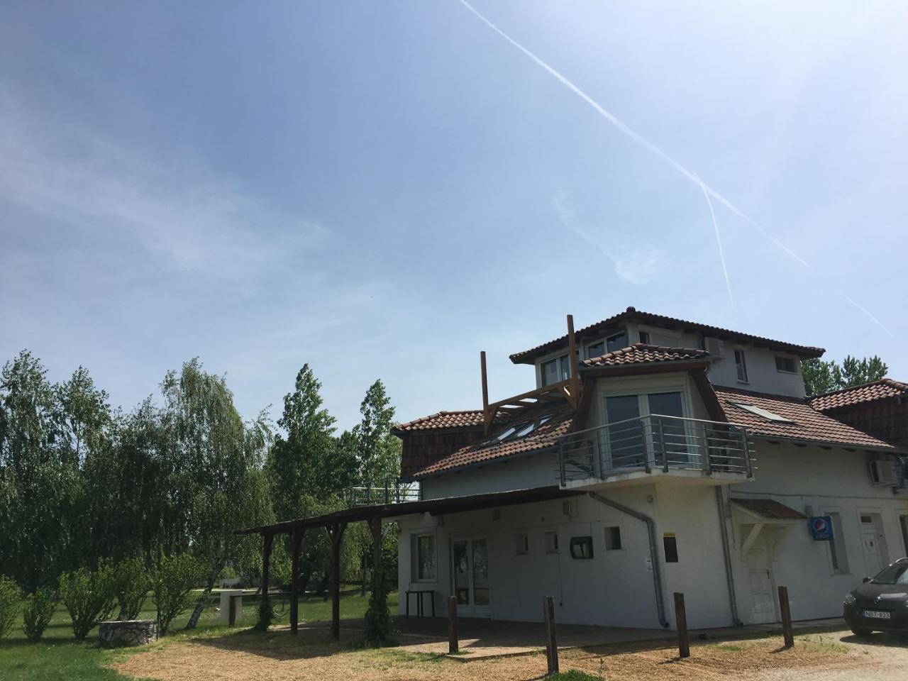 Beach Resident Balatonszemes Luaran gambar