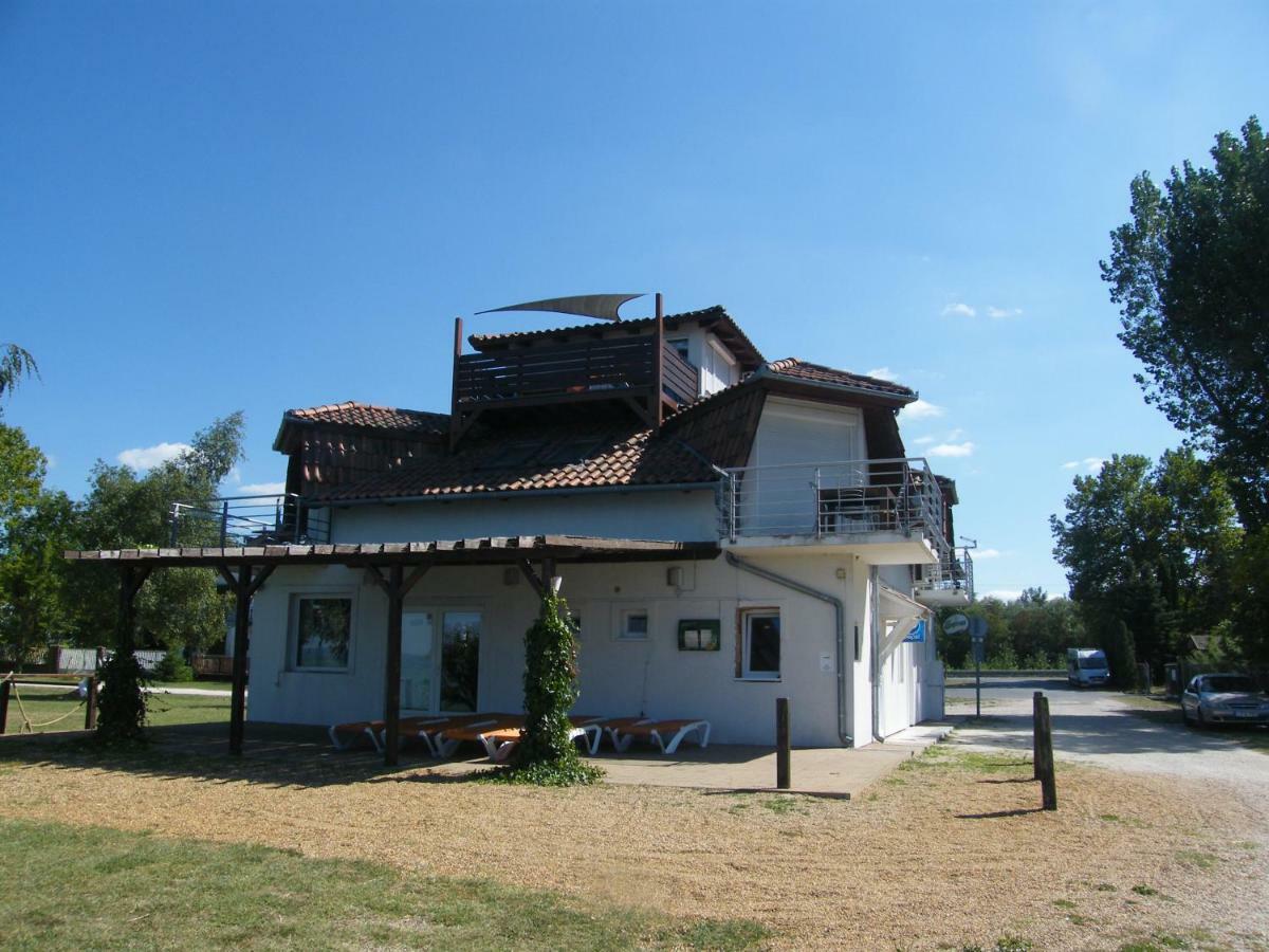 Beach Resident Balatonszemes Luaran gambar